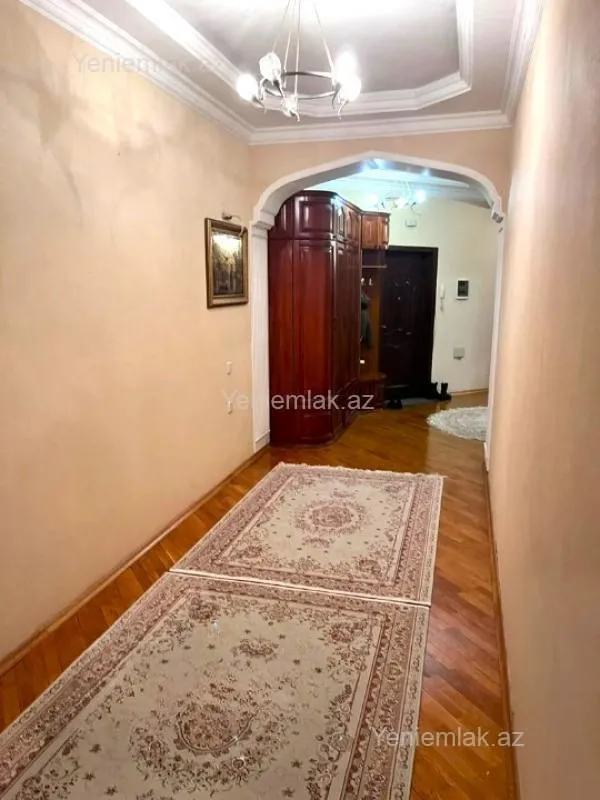 Satılır 4 otaqlı yeni tikili 200 m²