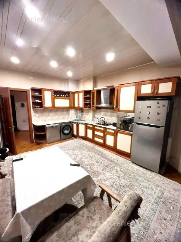 Satılır 4 otaqlı yeni tikili 200 m²