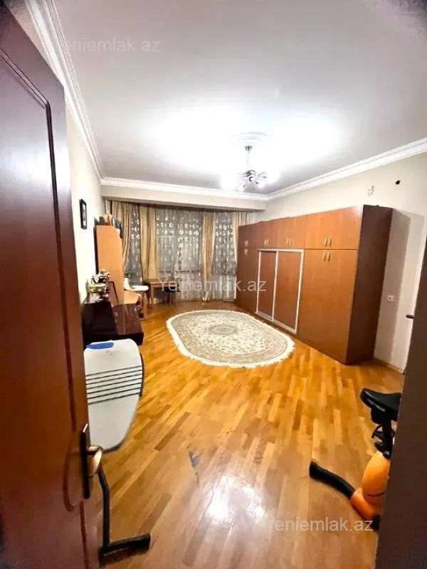 Satılır 4 otaqlı yeni tikili 200 m²