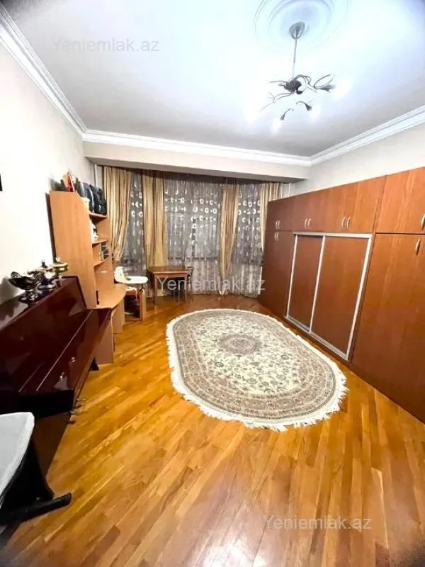 Satılır 4 otaqlı yeni tikili 200 m²