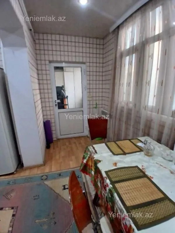 Satılır 2 otaqlı köhnə tikili 70 m²