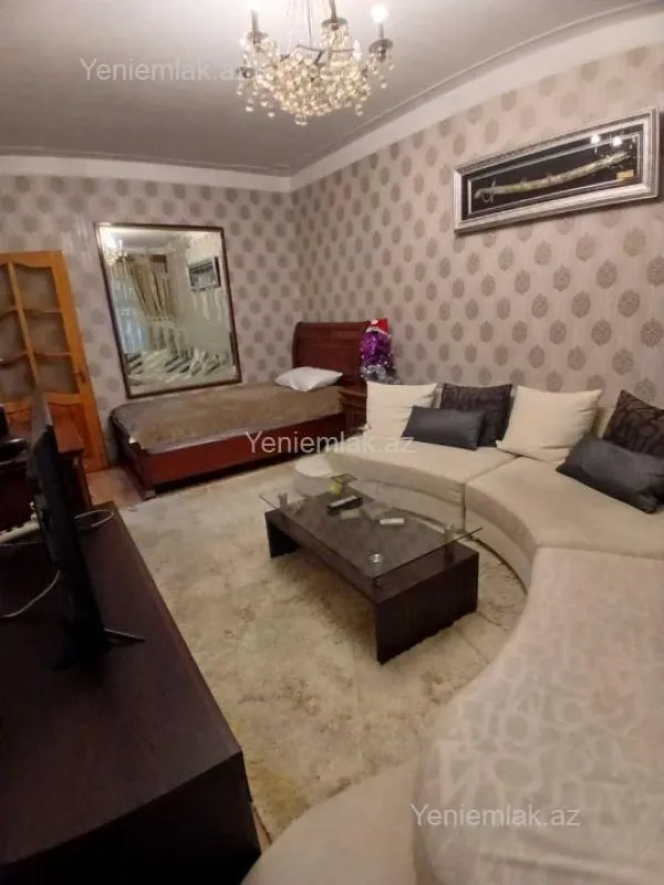 Satılır 2 otaqlı köhnə tikili 70 m²
