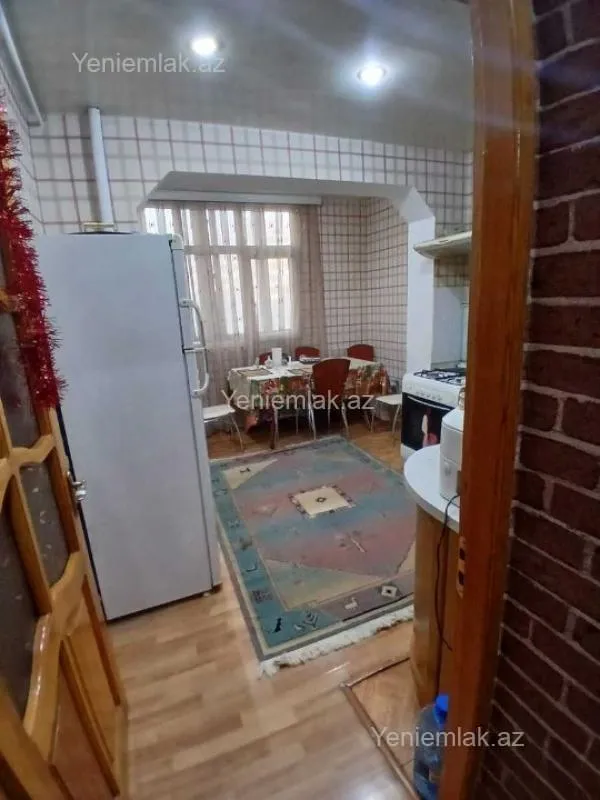 Satılır 2 otaqlı köhnə tikili 70 m²