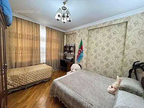 Satılır 3 otaqlı yeni tikili 125 m²