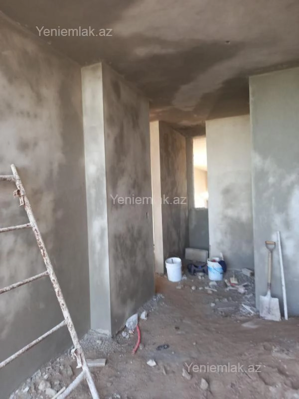 Satılır 4 otaqlı ofis 14 m²