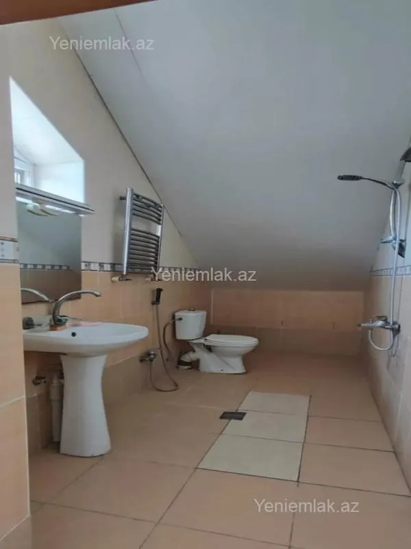 Satılır 6 otaqlı həyət evi 200 m²