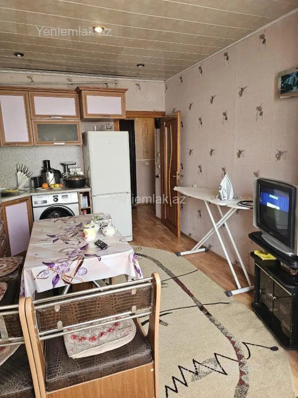 Satılır 2 otaqlı köhnə tikili 60 m²