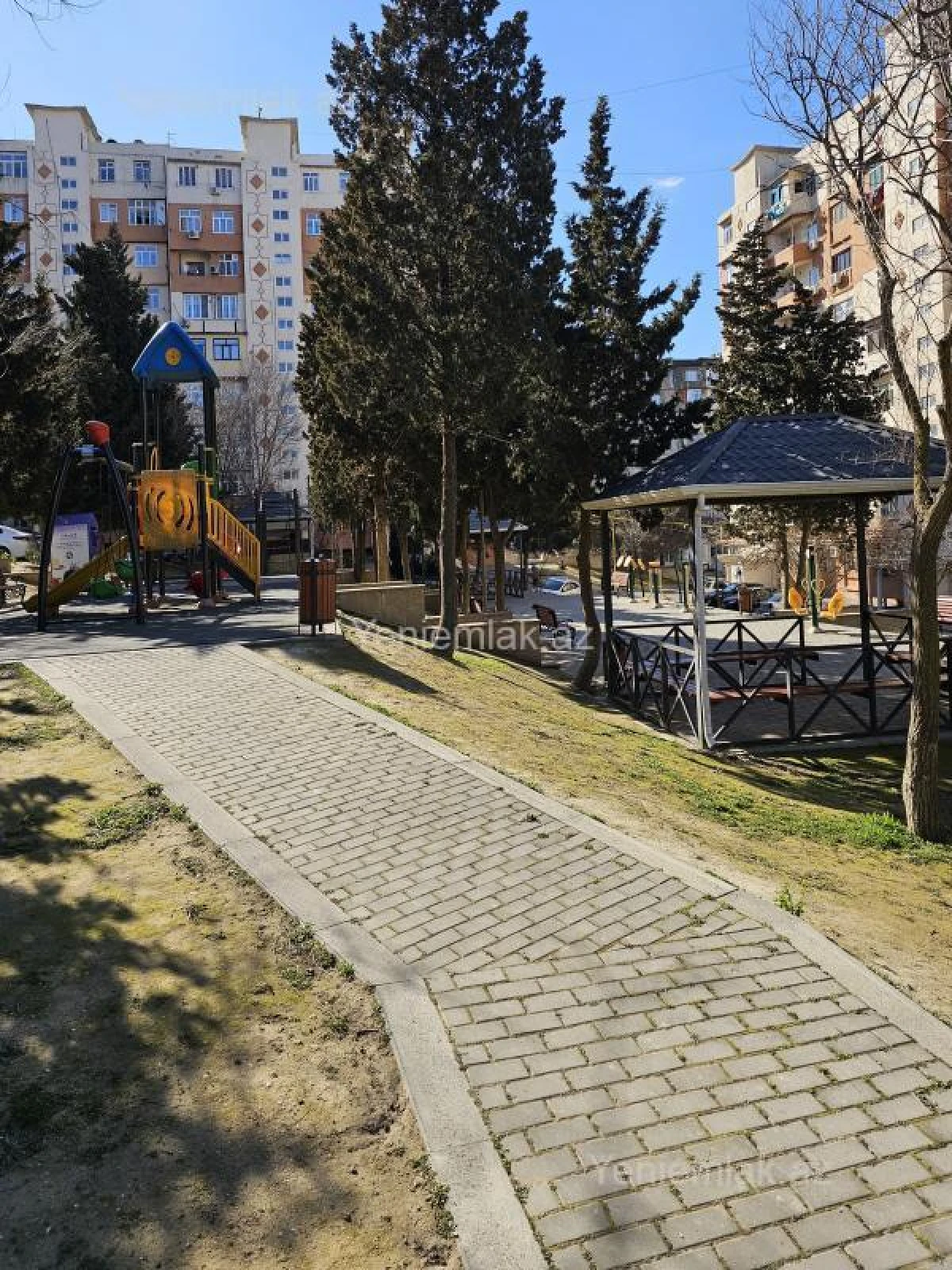 Satılır 2 otaqlı köhnə tikili 60 m²