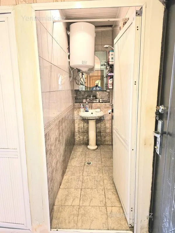 Satılır 2 otaqlı köhnə tikili 60 m²