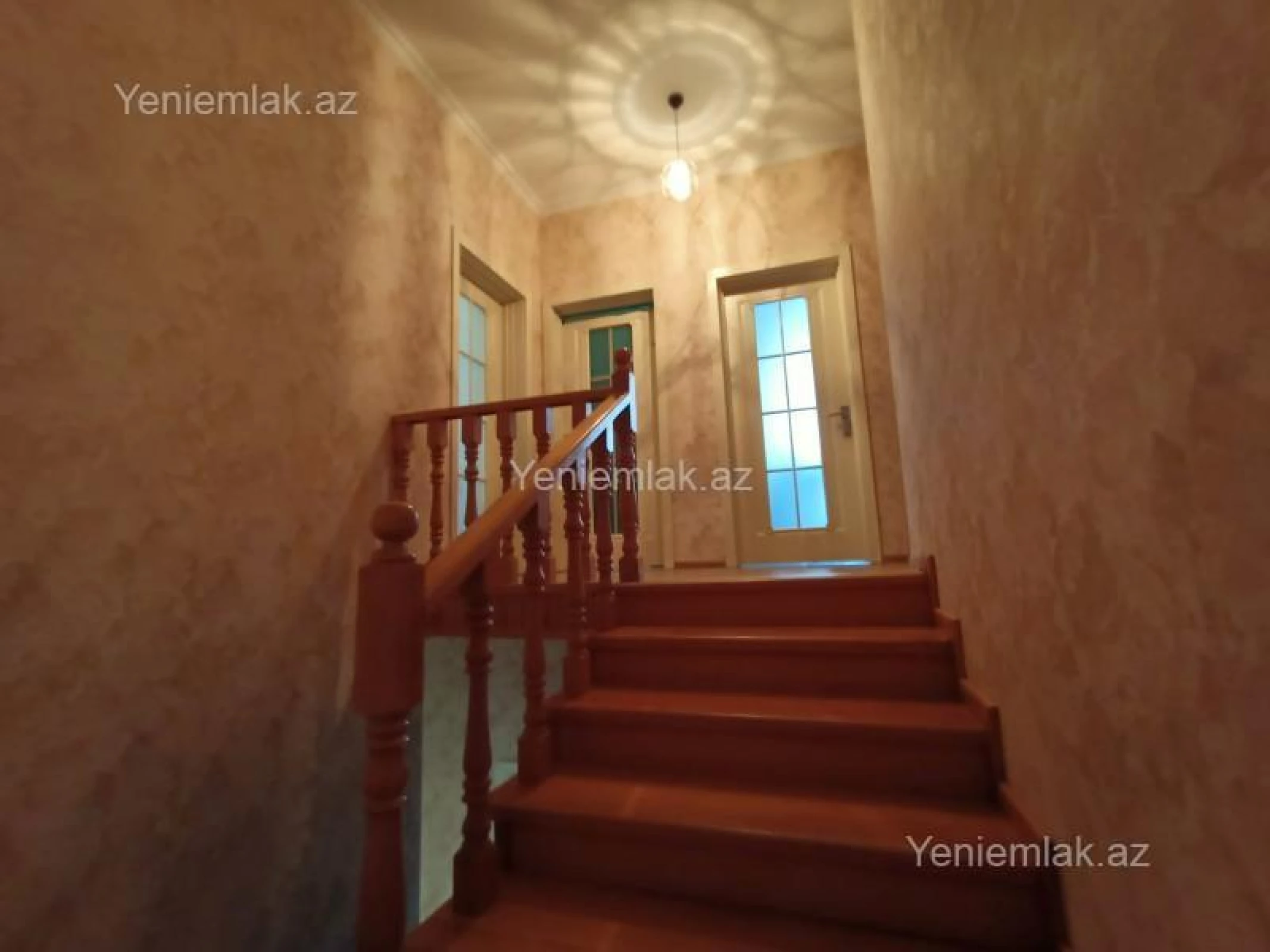 Satılır 5 otaqlı həyət evi 141 m²