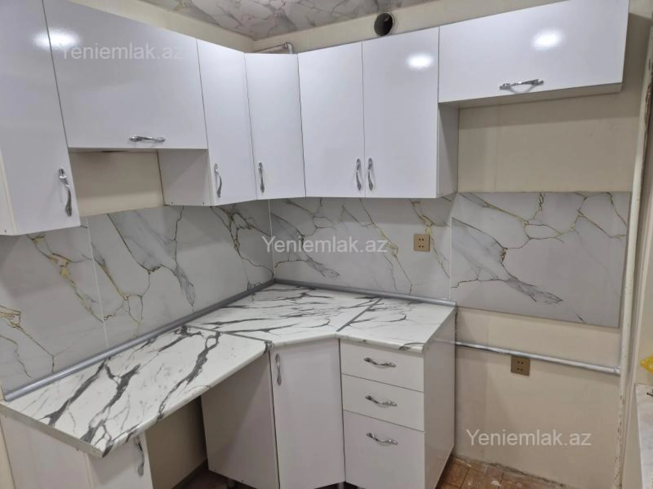 Satılır 1 otaqlı köhnə tikili 40 m²
