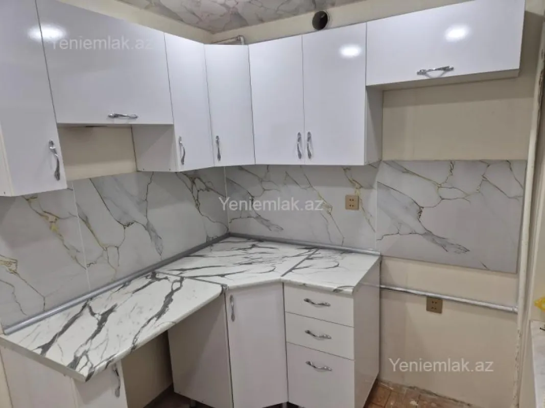 Satılır 1 otaqlı köhnə tikili 40 m²