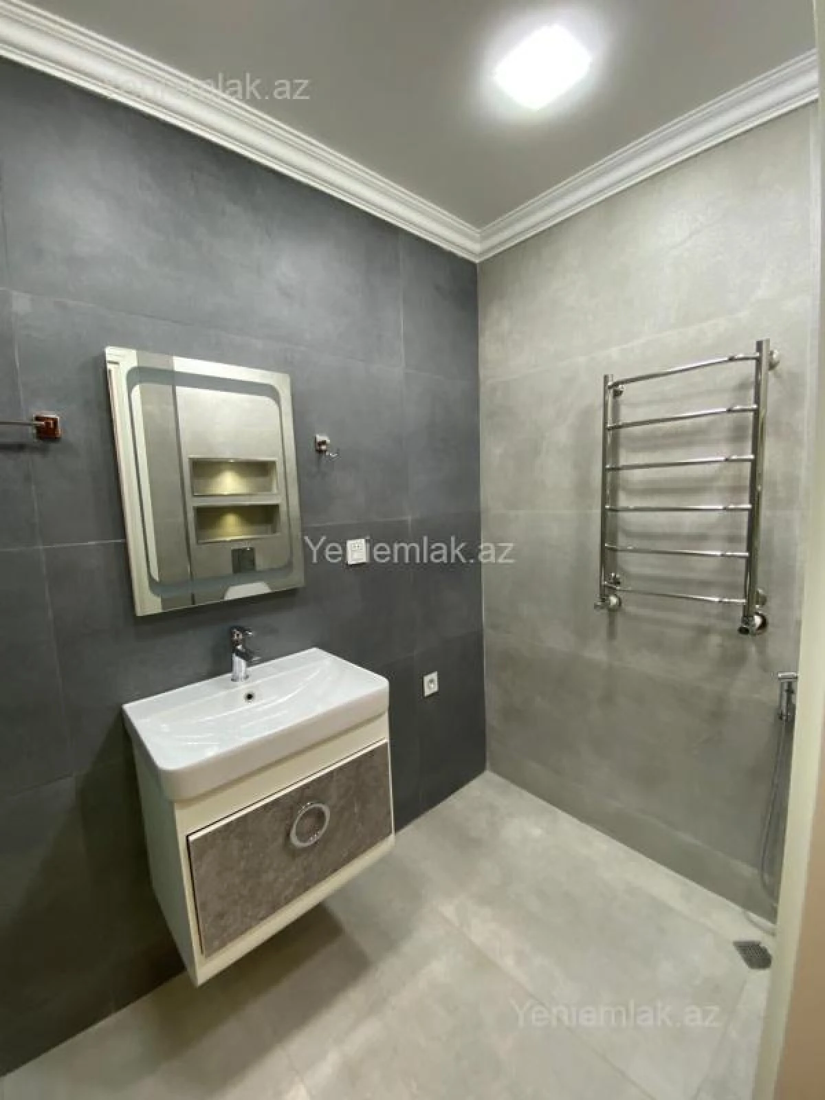 Satılır 2 otaqlı yeni tikili 65 m²