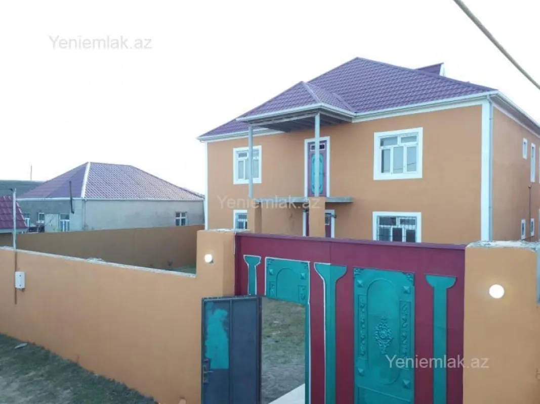 Satılır 8 otaqlı həyət evi 400 m²