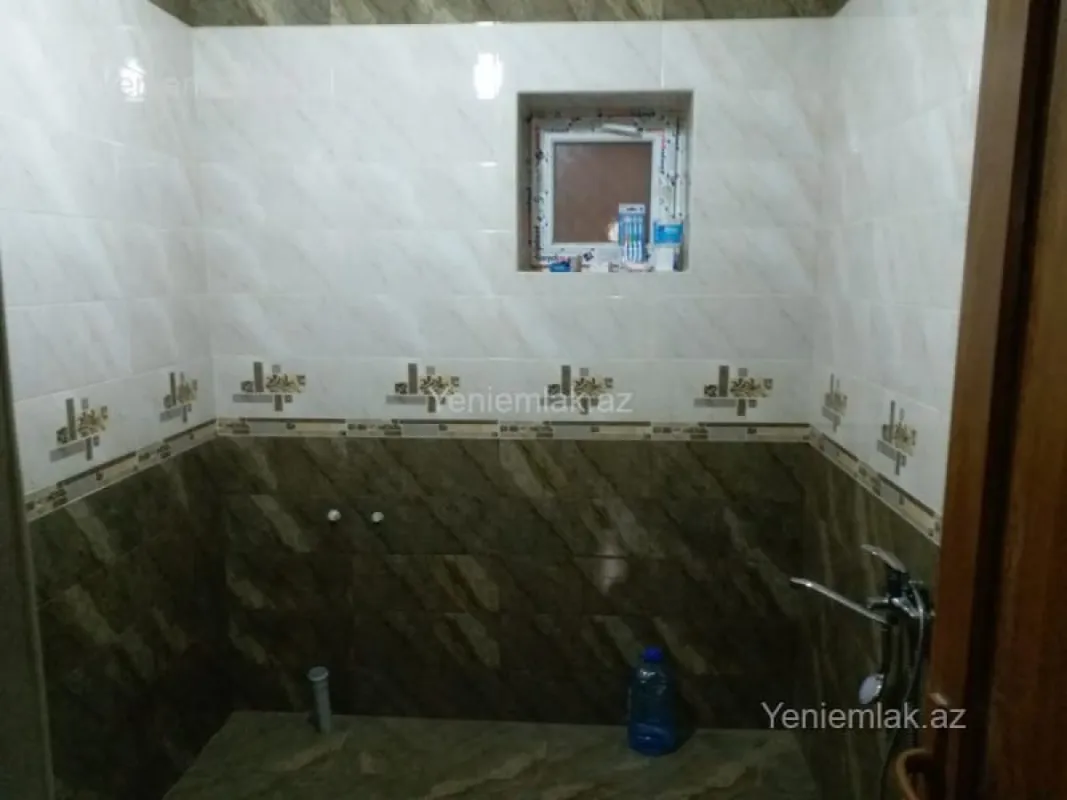 Satılır 8 otaqlı həyət evi 400 m²