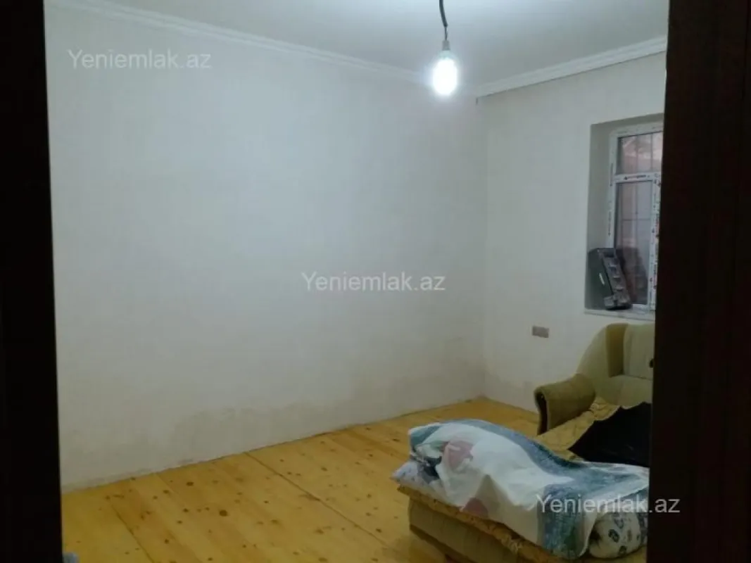 Satılır 8 otaqlı həyət evi 400 m²