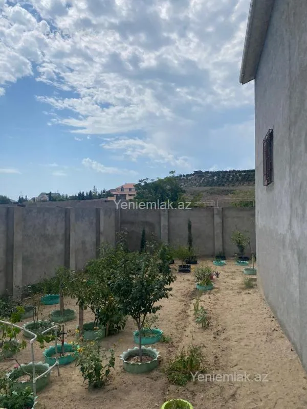Satılır 4 otaqlı həyət evi 232.7 m²