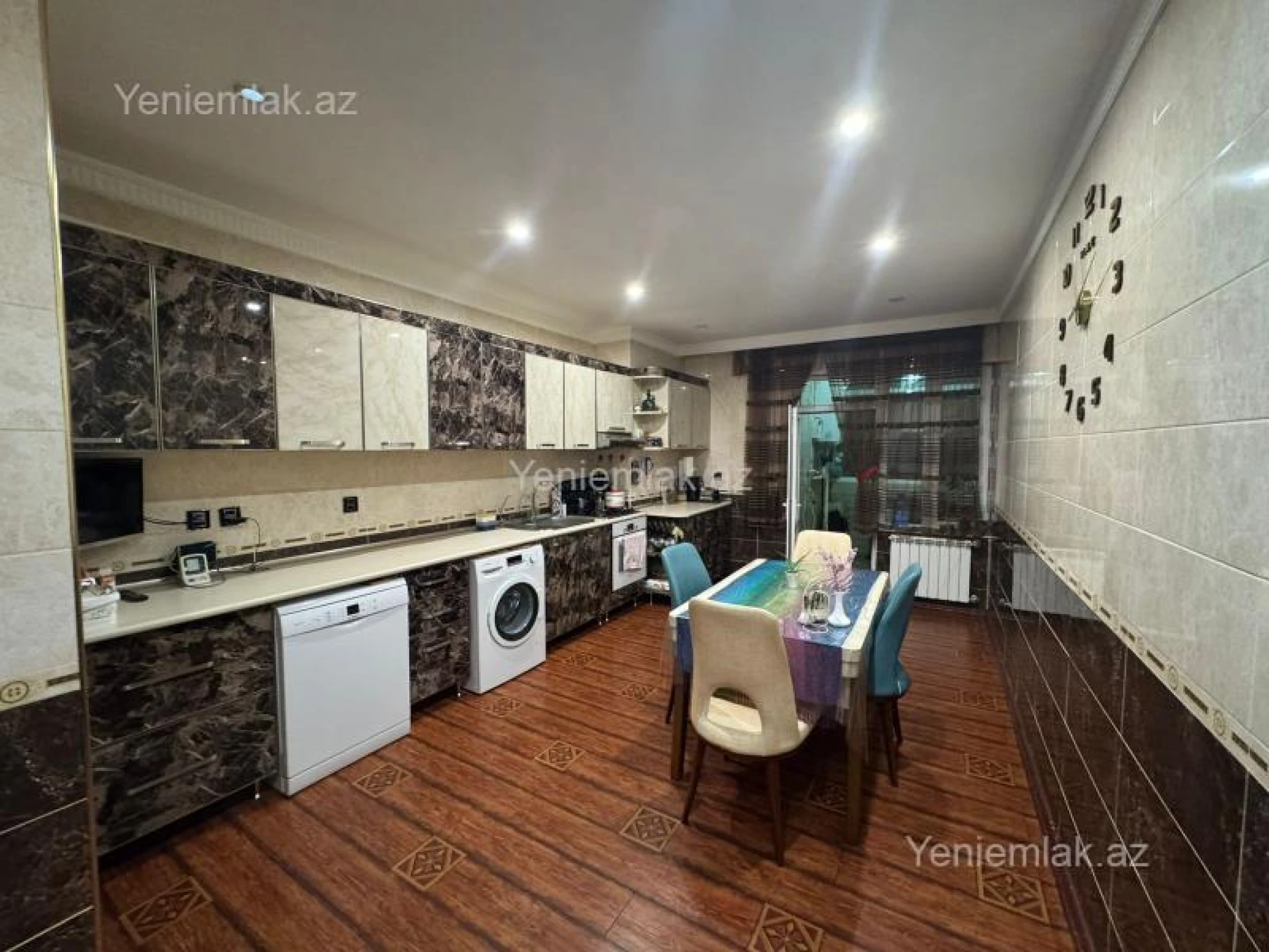 Satılır 3 otaqlı yeni tikili 130 m²