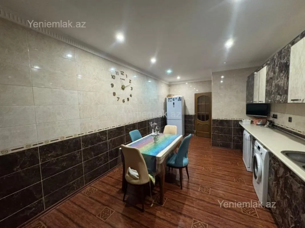 Satılır 3 otaqlı yeni tikili 130 m²