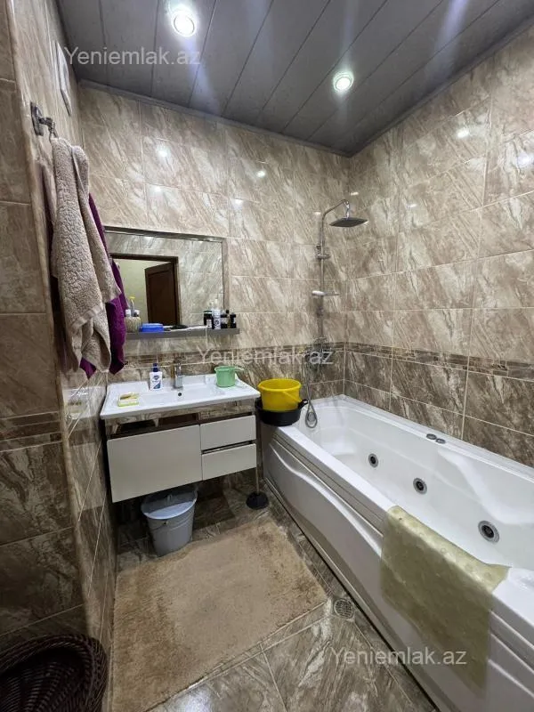 Satılır 3 otaqlı yeni tikili 130 m²