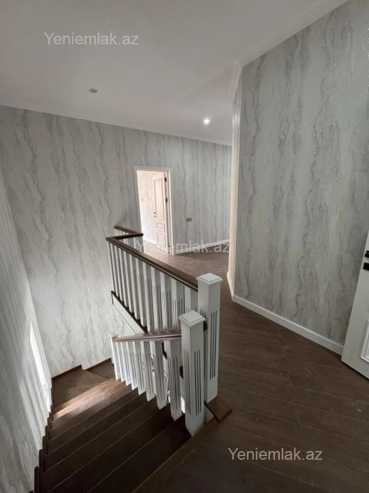 Satılır 6 otaqlı həyət evi 250 m²