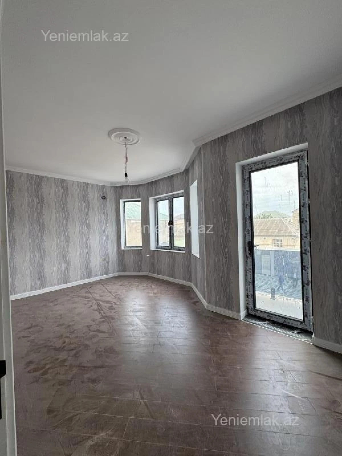 Satılır 6 otaqlı həyət evi 250 m²