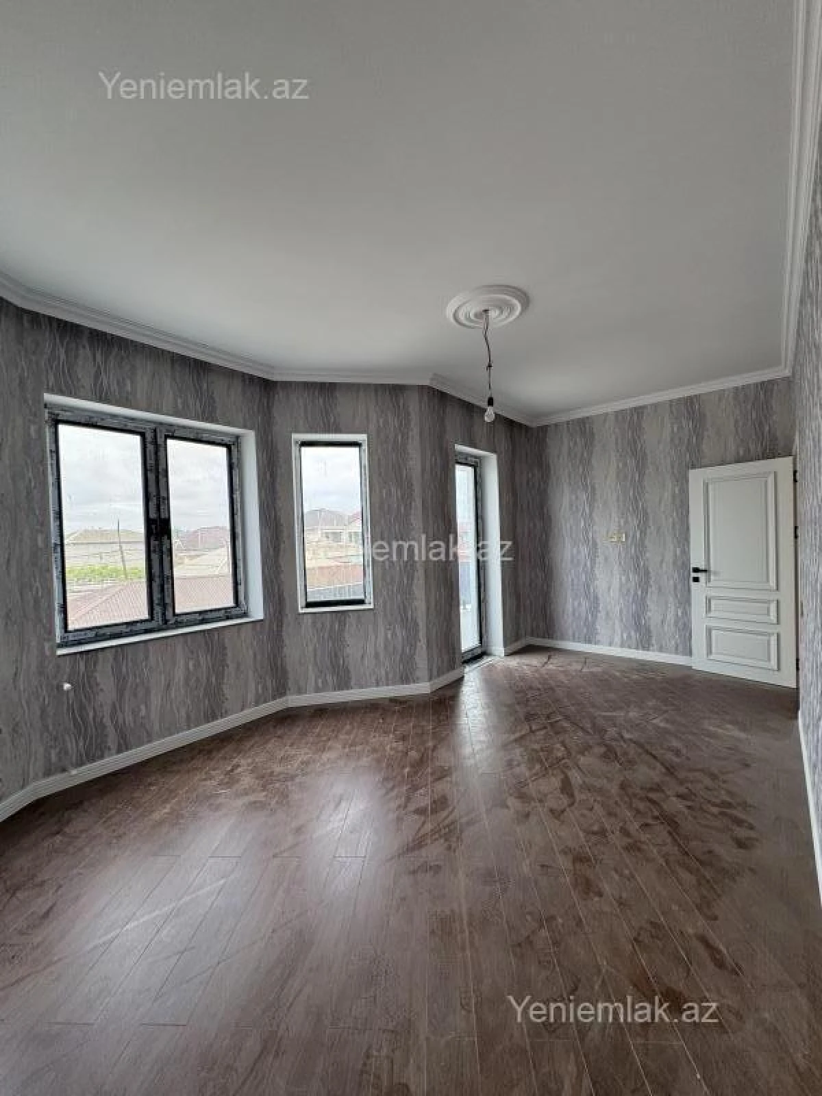 Satılır 6 otaqlı həyət evi 250 m²