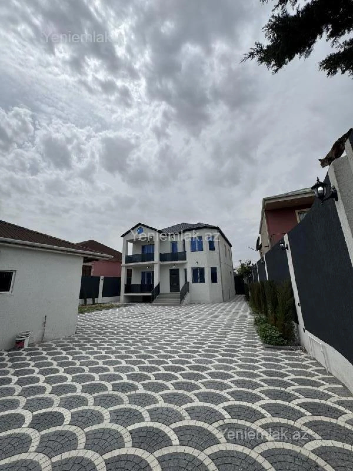 Satılır 6 otaqlı həyət evi 250 m²