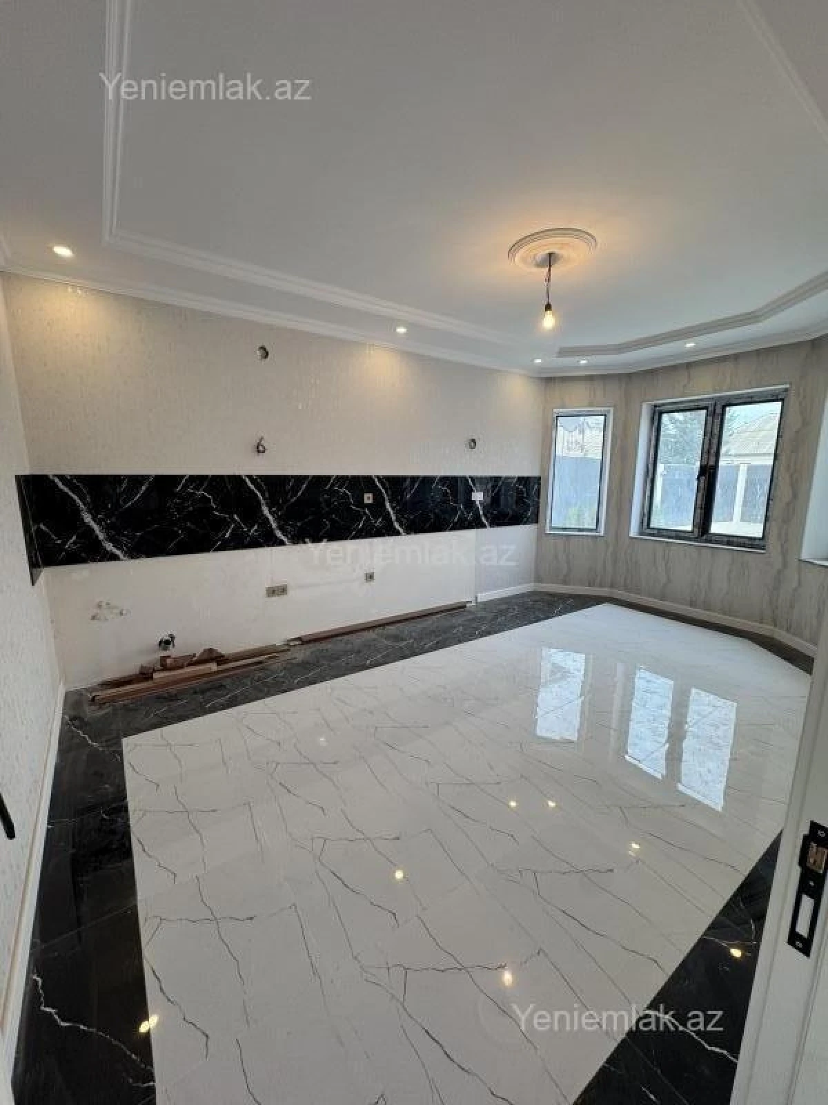 Satılır 6 otaqlı həyət evi 250 m²