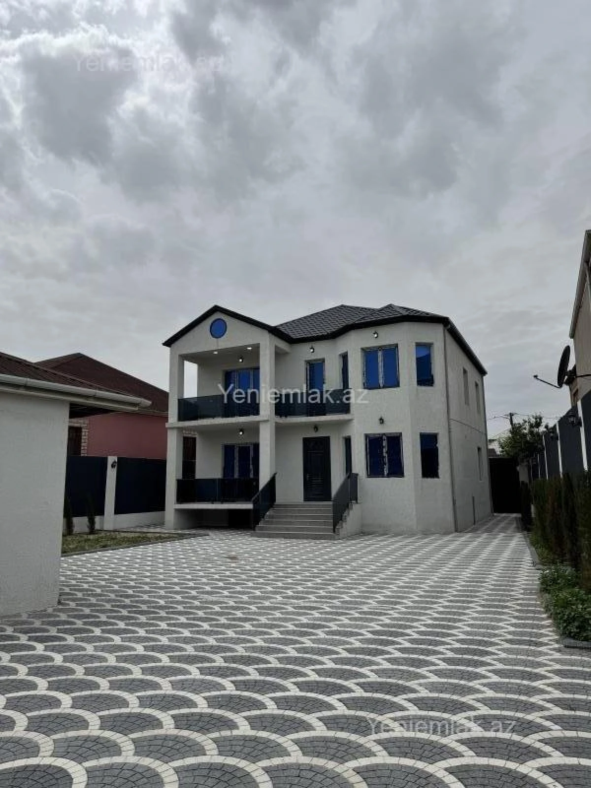 Satılır 6 otaqlı həyət evi 250 m²