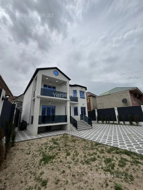 Satılır 6 otaqlı həyət evi 250 m²