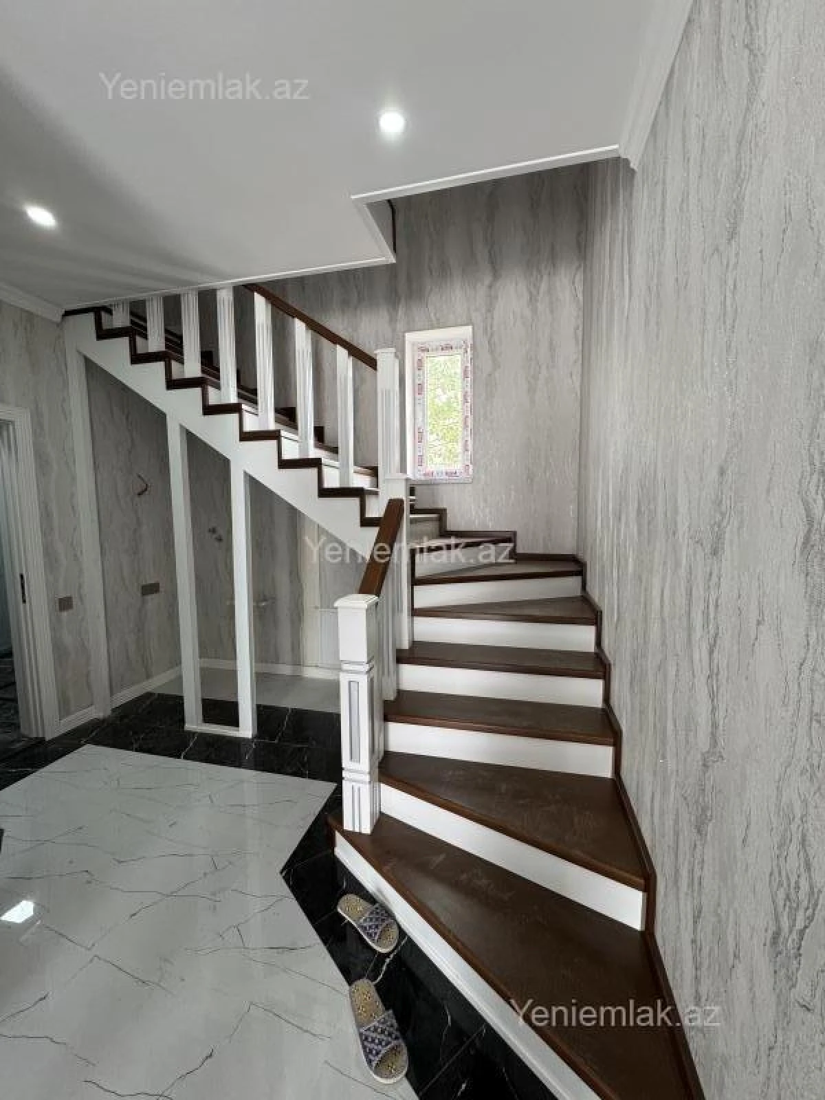 Satılır 6 otaqlı həyət evi 250 m²