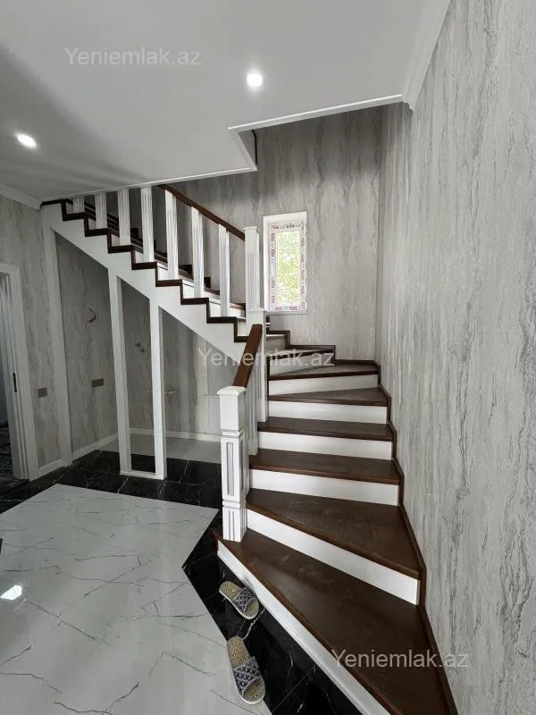 Satılır 6 otaqlı həyət evi 250 m²