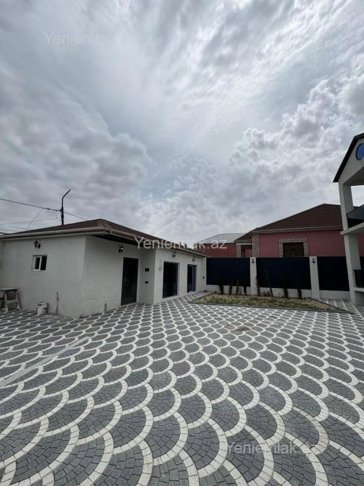 Satılır 6 otaqlı həyət evi 250 m²