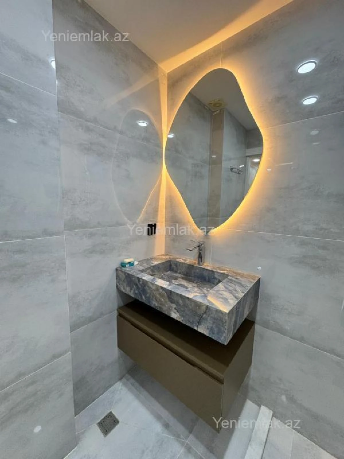 Satılır 3 otaqlı köhnə tikili 80 m²