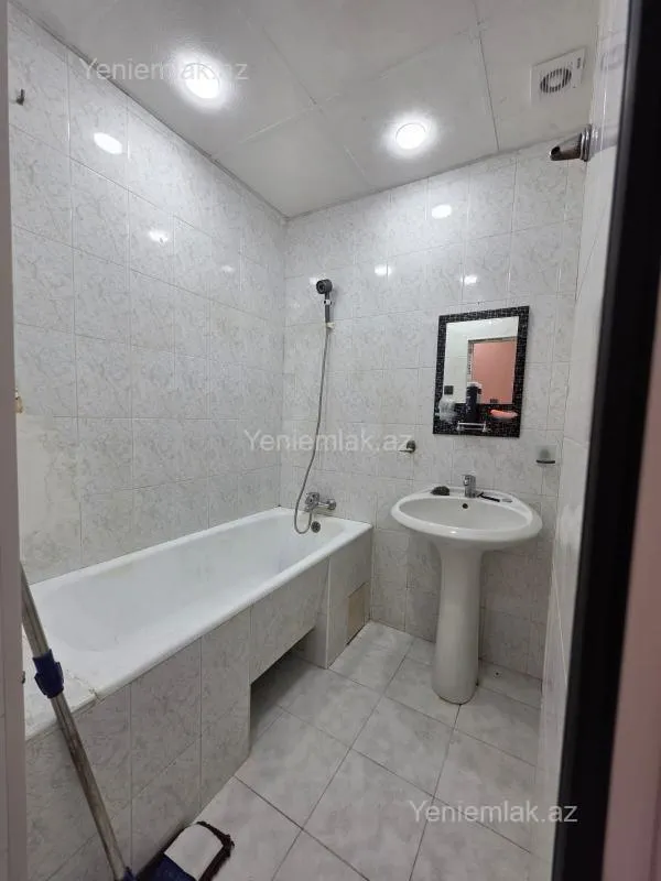 Satılır 2 otaqlı köhnə tikili 59 m²