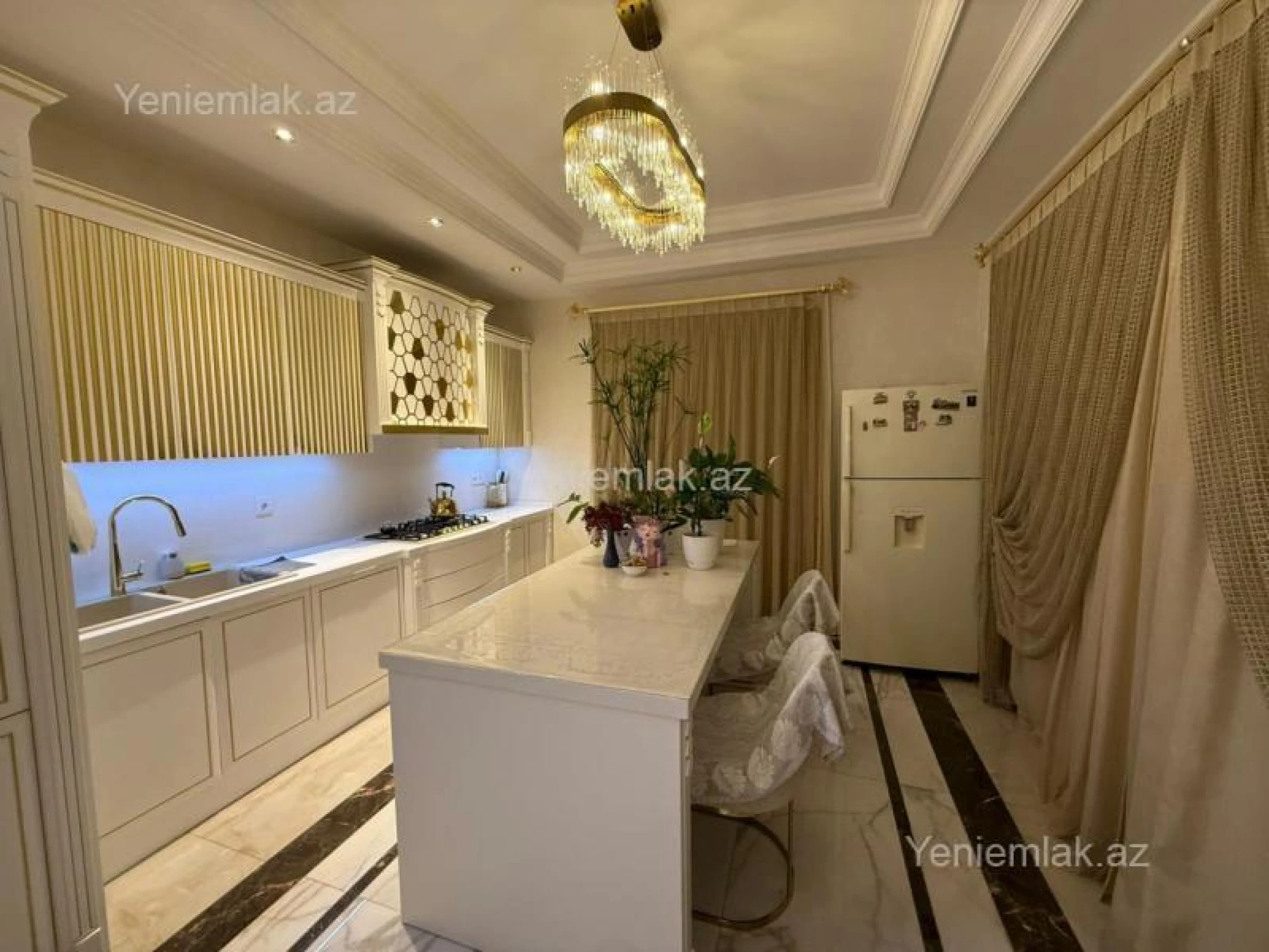 Satılır 7 otaqlı həyət evi 760 m²