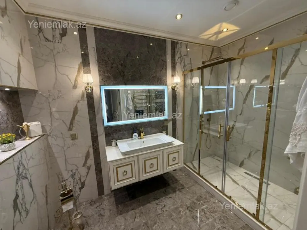 Satılır 7 otaqlı həyət evi 760 m²