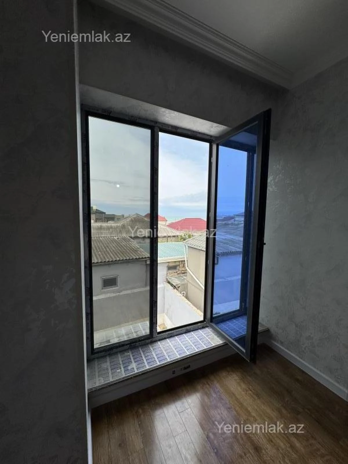 Satılır 5 otaqlı həyət evi 180 m²