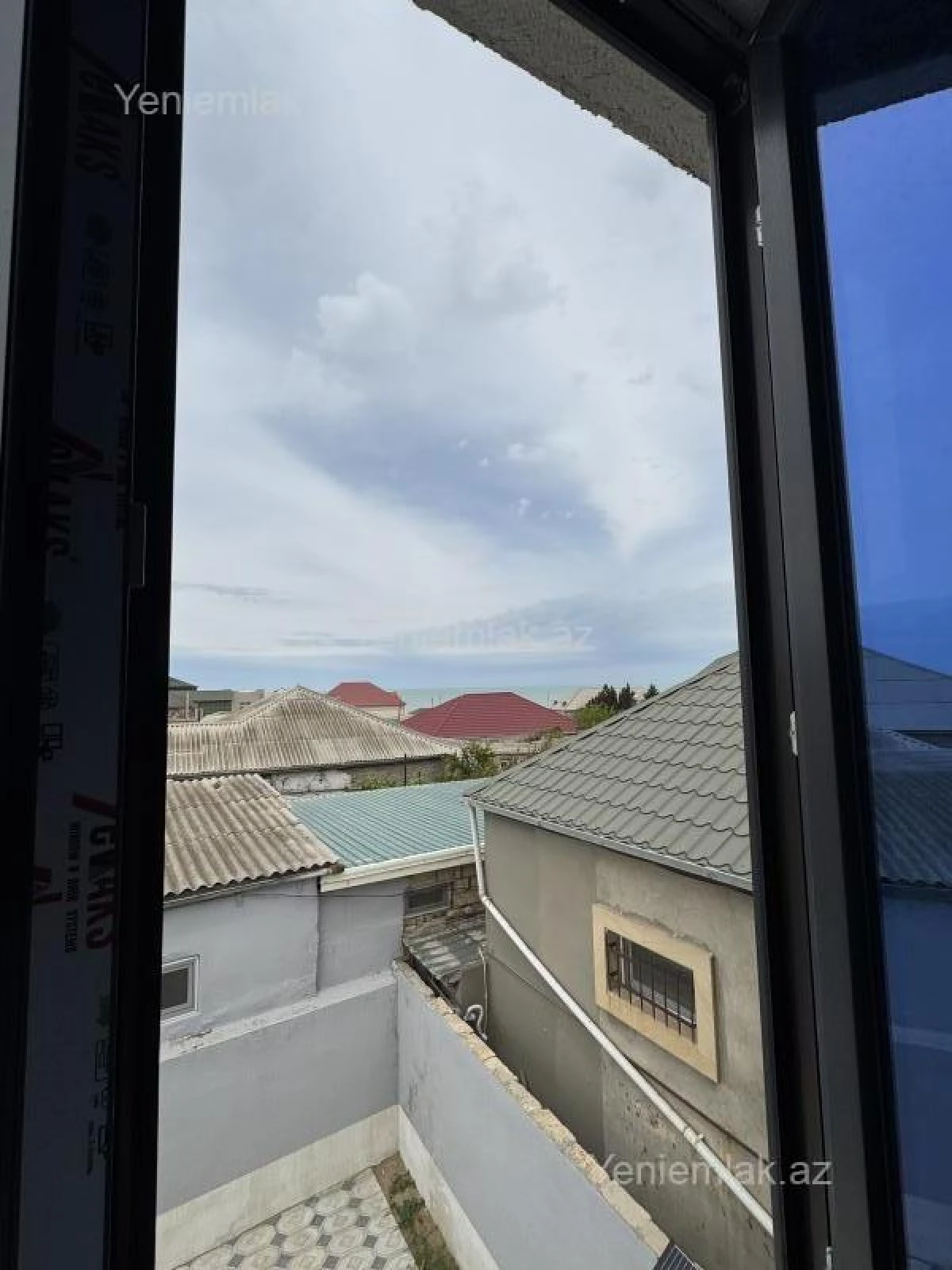 Satılır 5 otaqlı həyət evi 180 m²