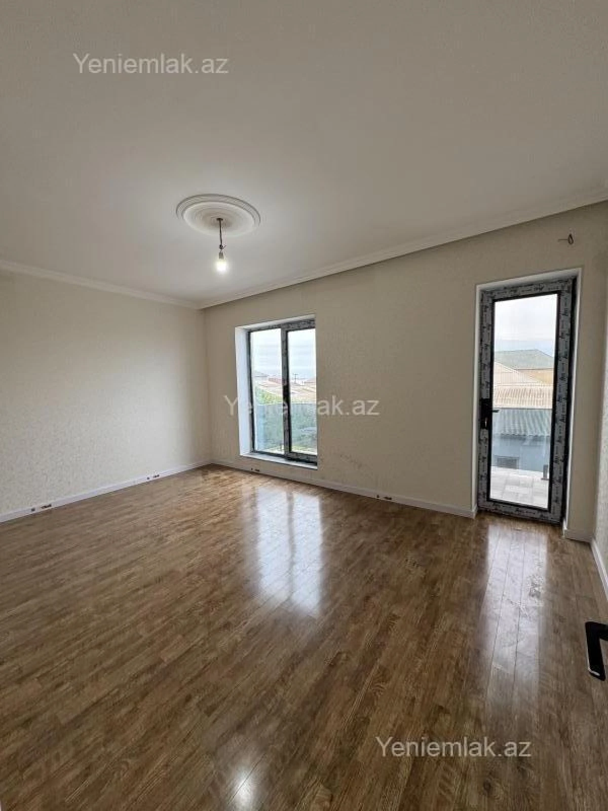 Satılır 5 otaqlı həyət evi 180 m²