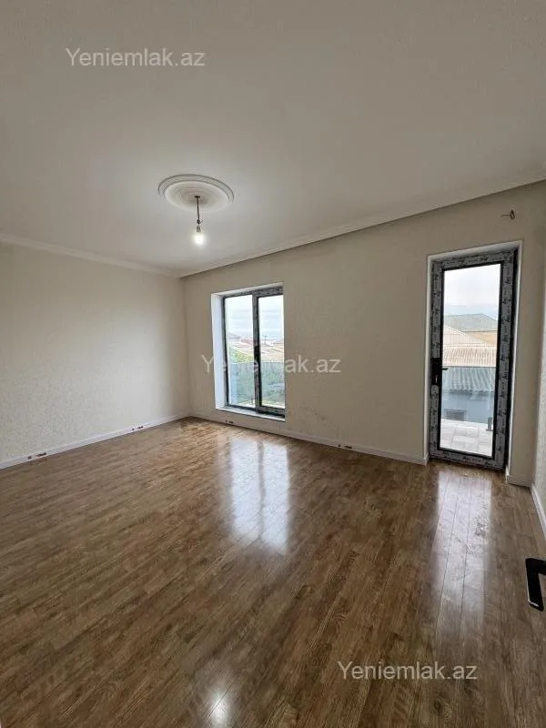Satılır 5 otaqlı həyət evi 180 m²