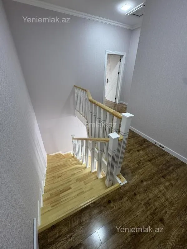 Satılır 5 otaqlı həyət evi 180 m²