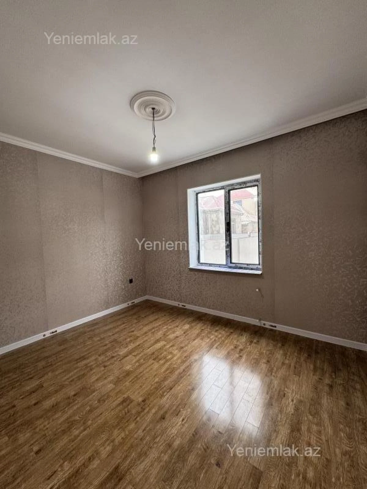 Satılır 5 otaqlı həyət evi 180 m²