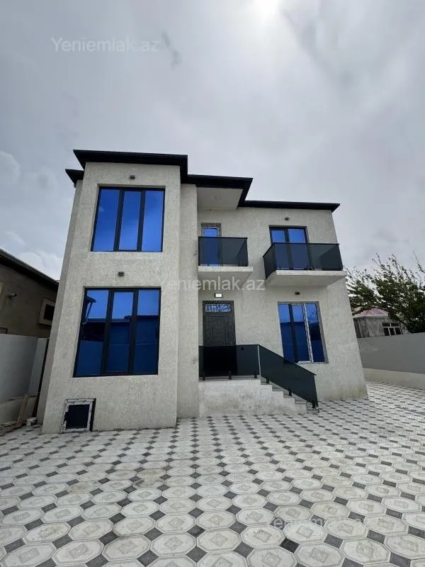 Satılır 5 otaqlı həyət evi 180 m²