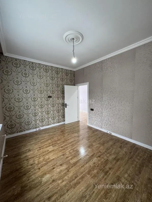 Satılır 5 otaqlı həyət evi 180 m²