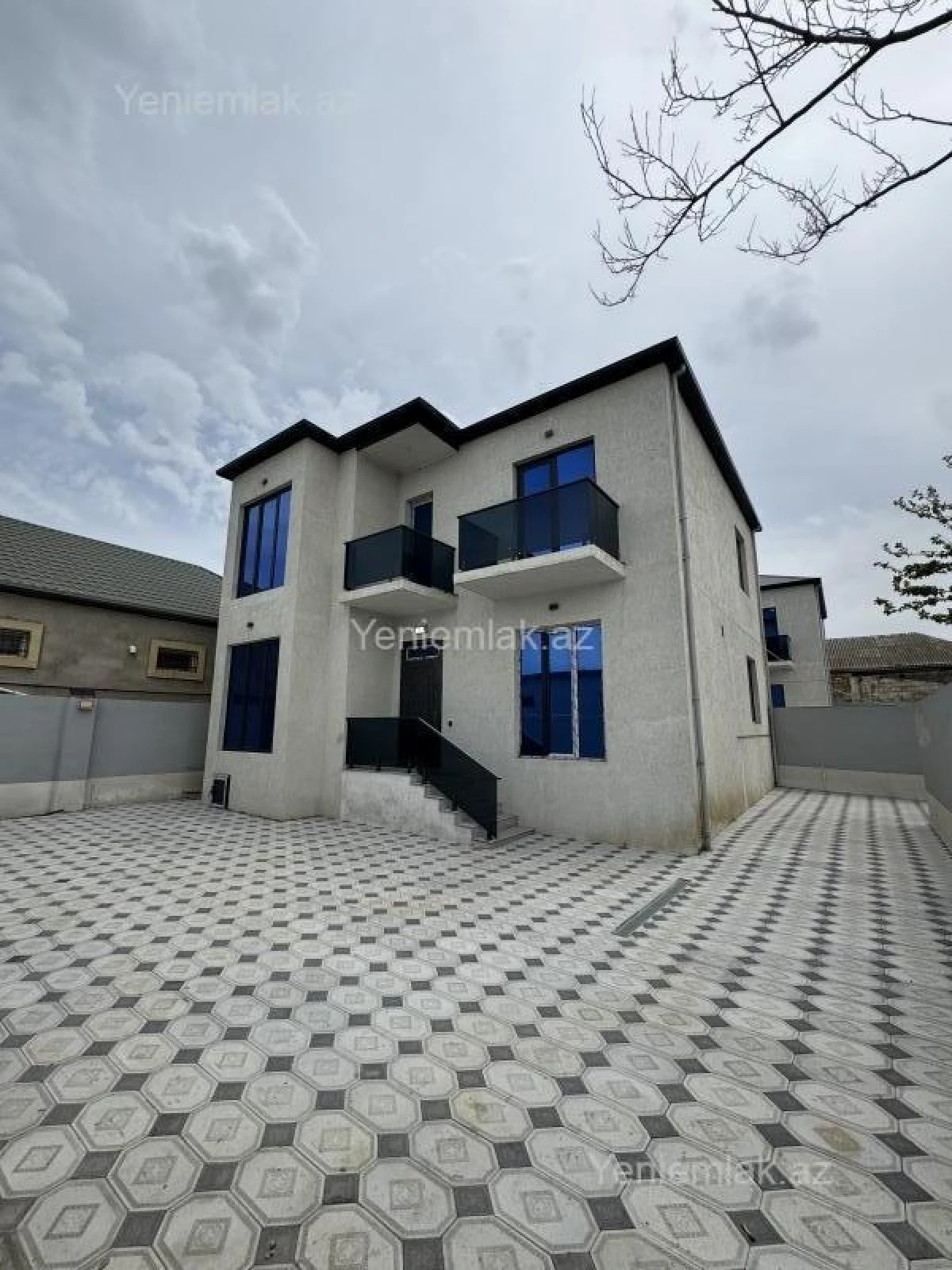 Satılır 5 otaqlı həyət evi 180 m²