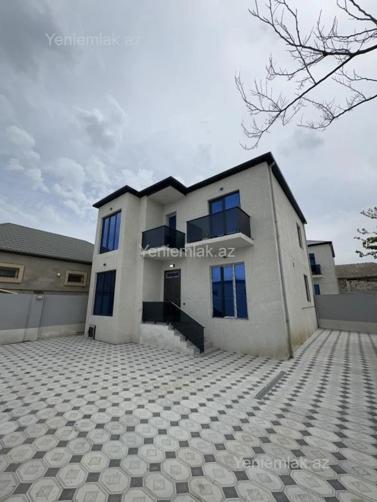 Satılır 5 otaqlı həyət evi 180 m²