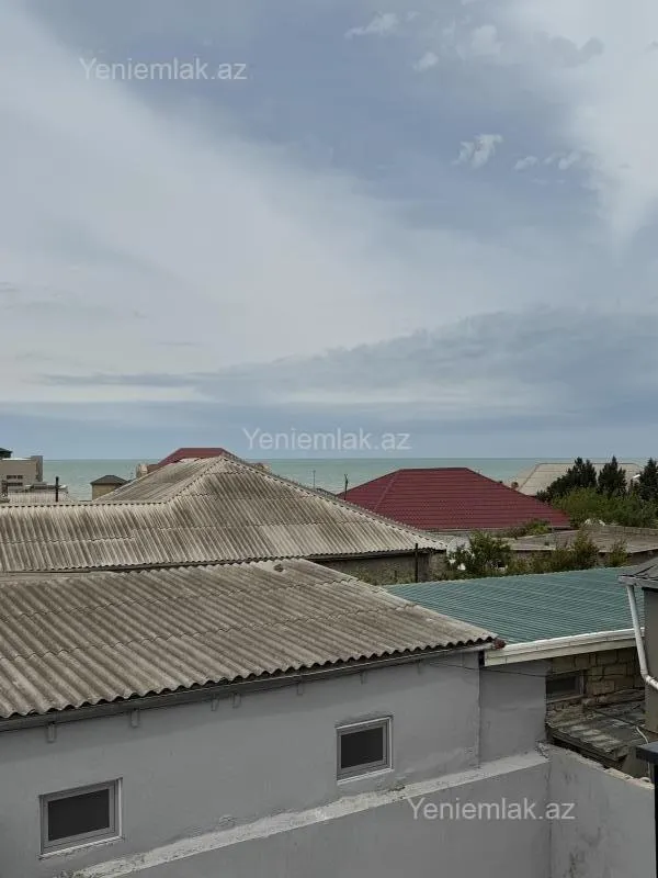 Satılır 5 otaqlı həyət evi 180 m²