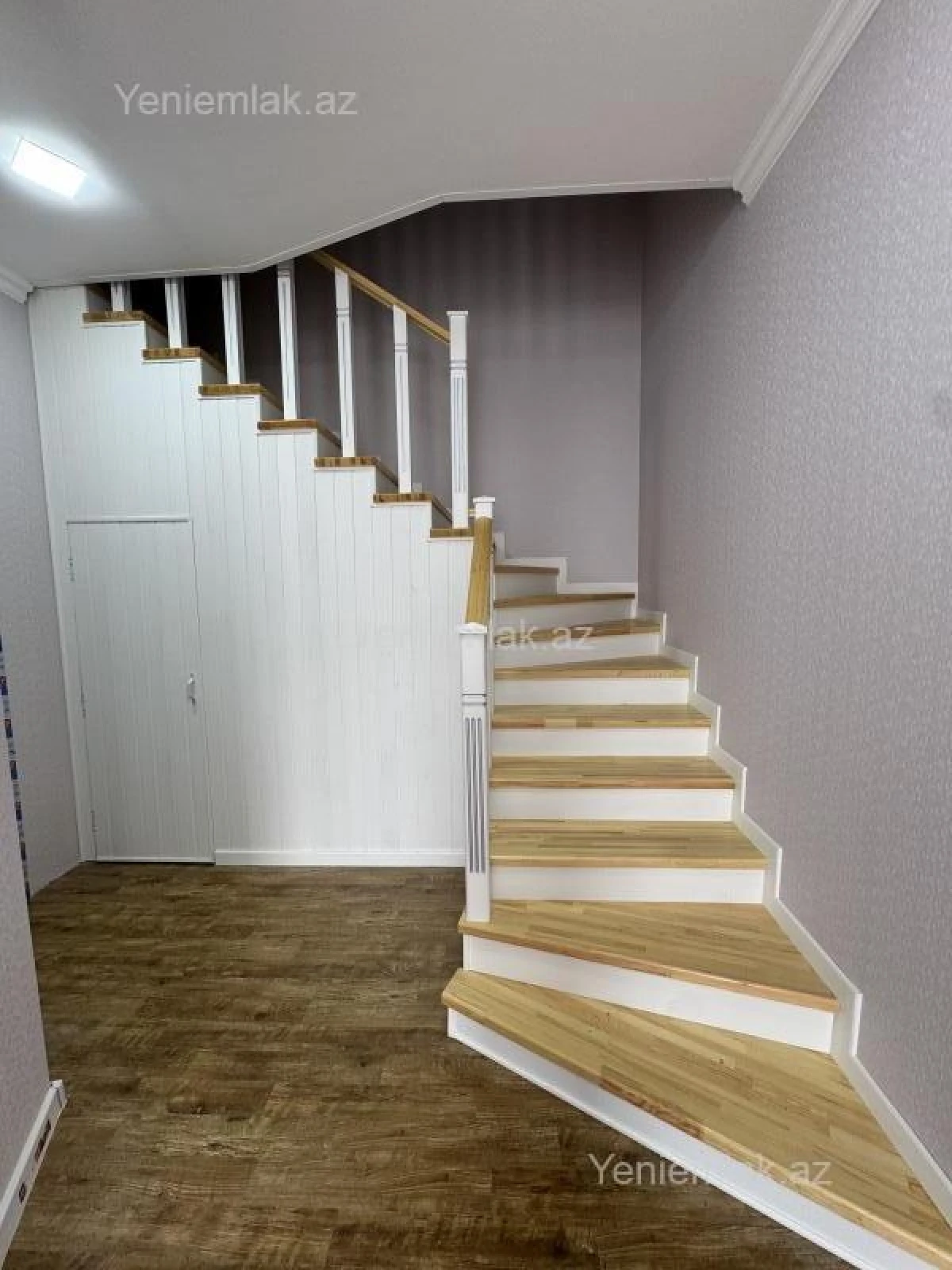 Satılır 5 otaqlı həyət evi 180 m²